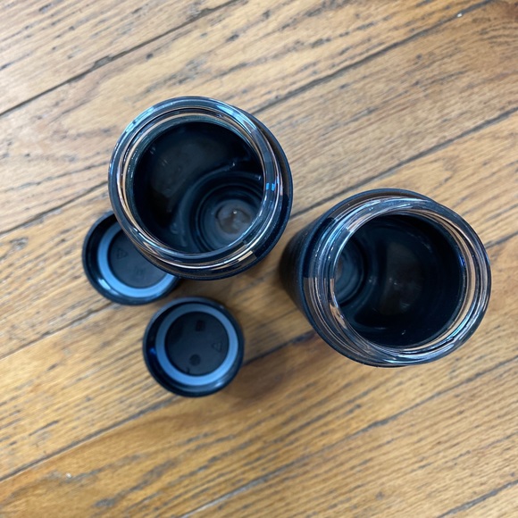 Set of 2 Peloton 16oz Silicone Sleeve Glass Water Bottles - Picture 3 of 5